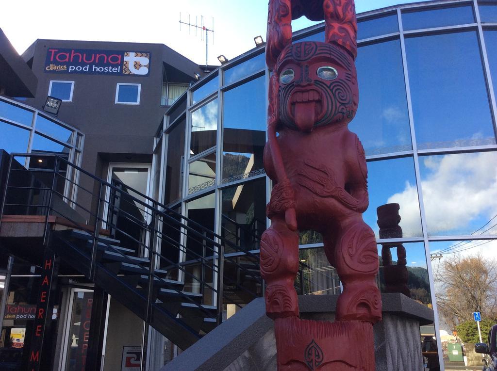 Sir Cedrics Tahuna Pod Hostel Queenstown Exterior photo