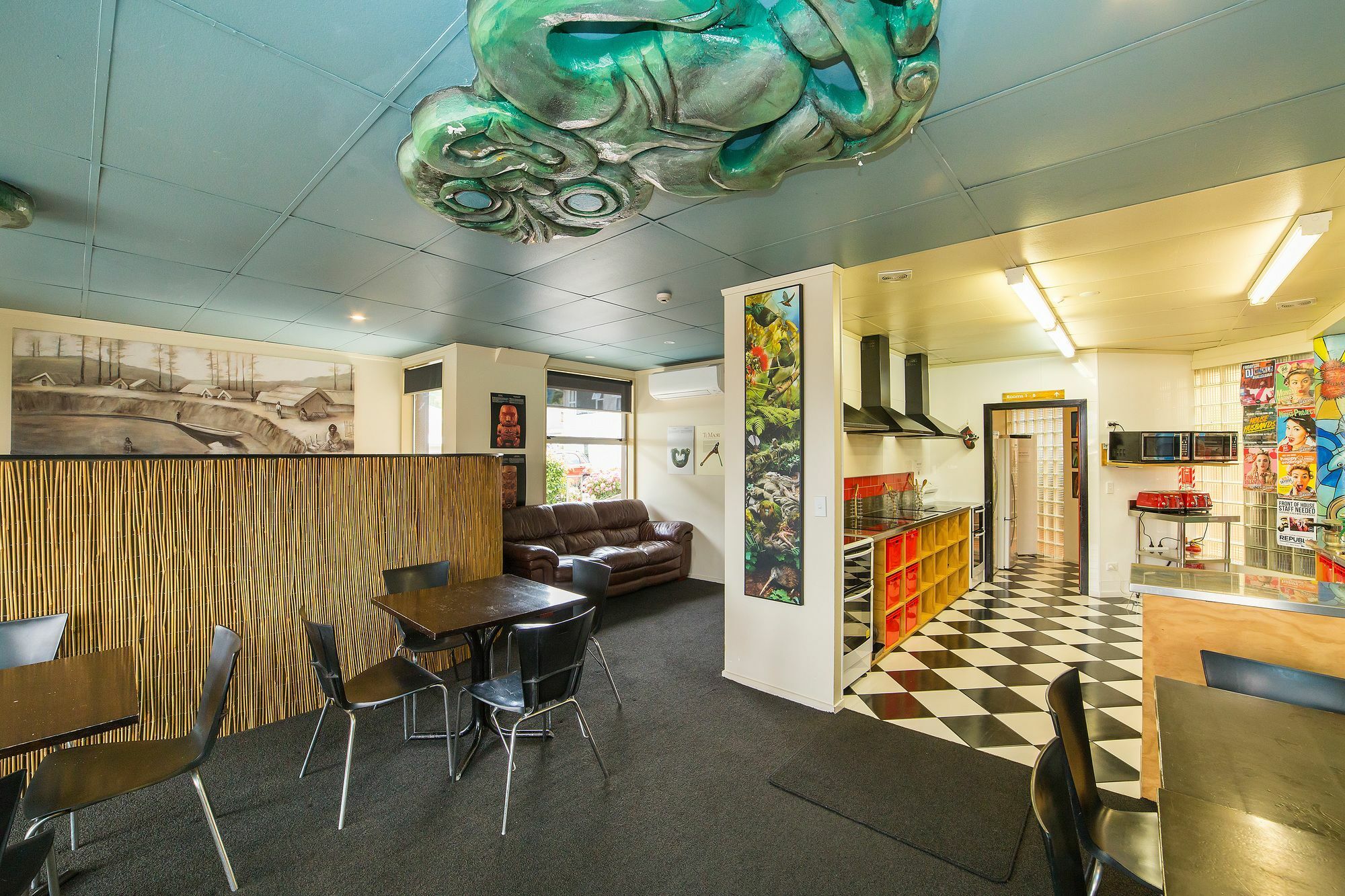 Sir Cedrics Tahuna Pod Hostel Queenstown Exterior photo