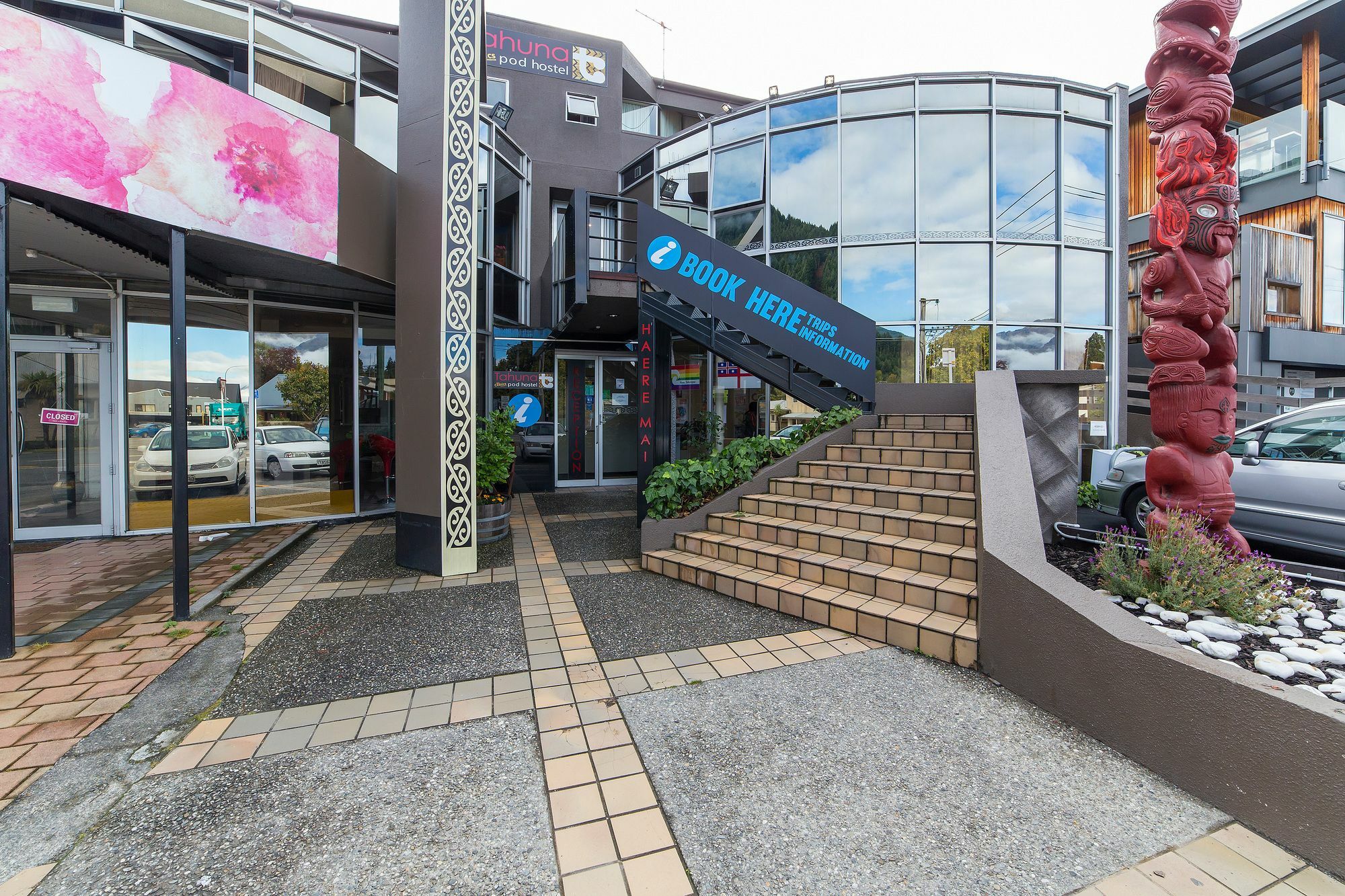 Sir Cedrics Tahuna Pod Hostel Queenstown Exterior photo